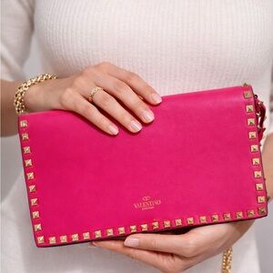 Authentic Valentino Garavani Rockstud leather Pink Clutch wristlet w certificate